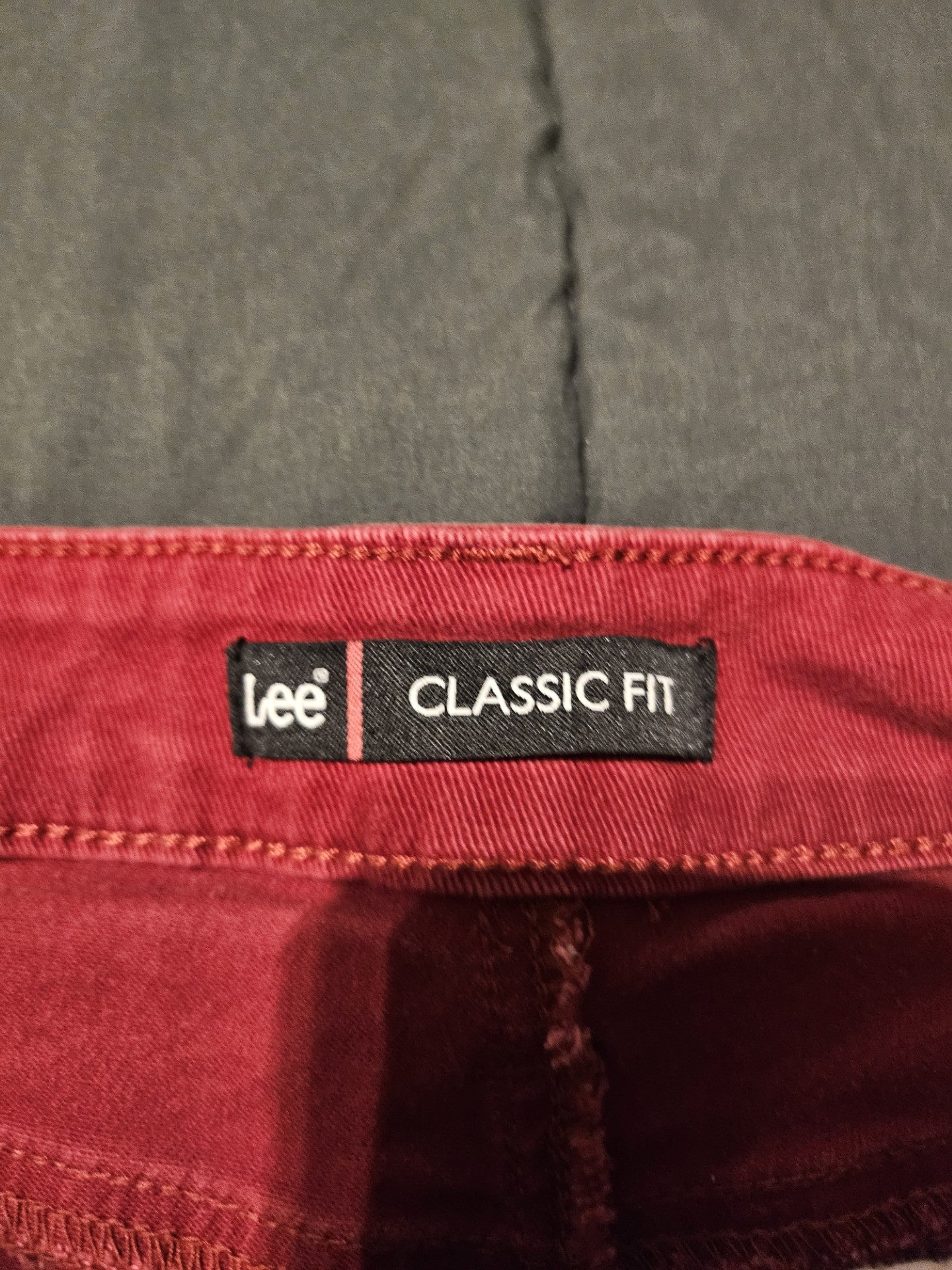 Lee Relaxed Fit Straight Leg Women's size 8 Dark Red Burgundy Denim Jeans