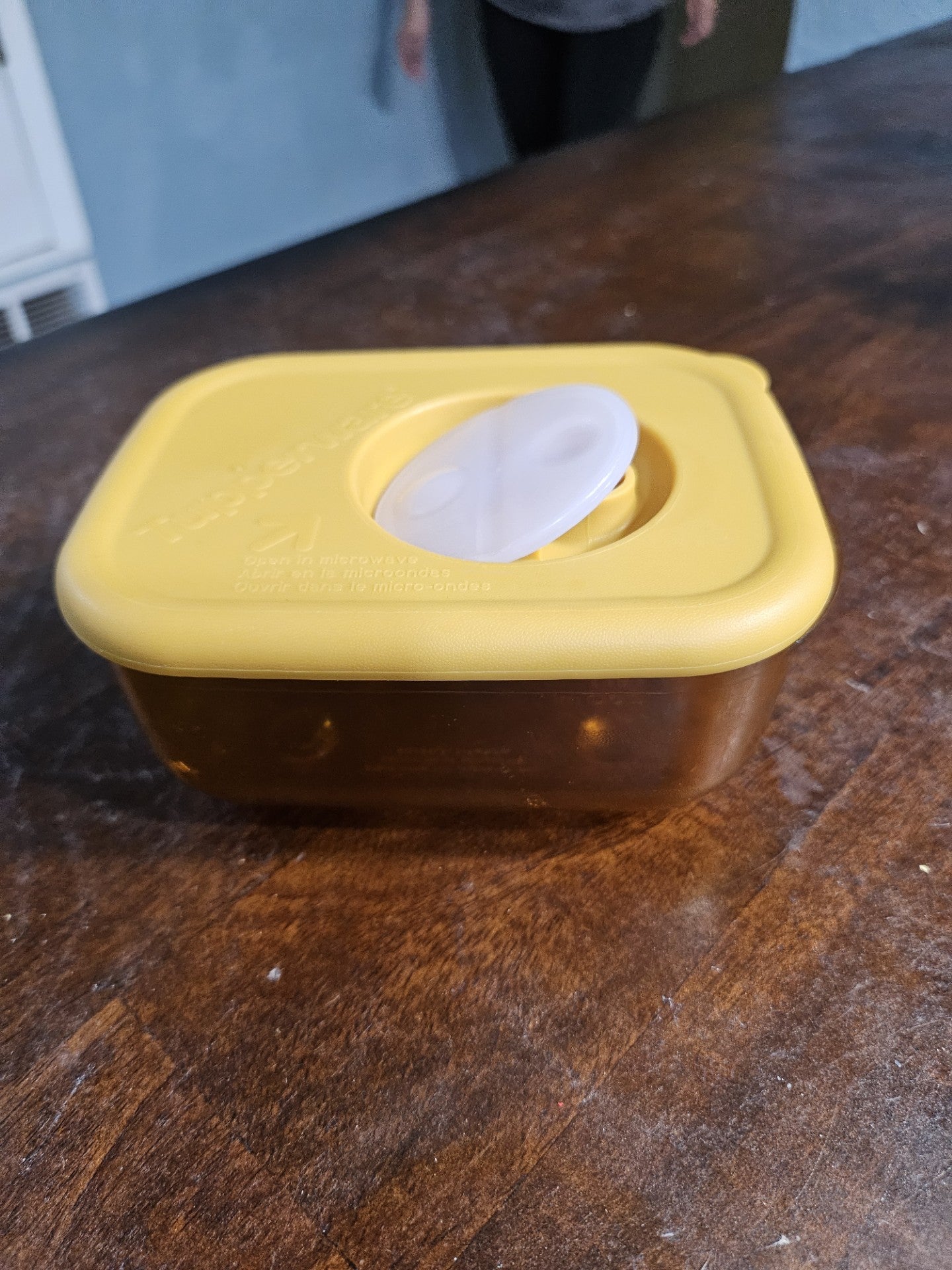 Tupperware Rock 'N Serve 1-Cup Rectangular Gold Microwave Set #3387 #3388